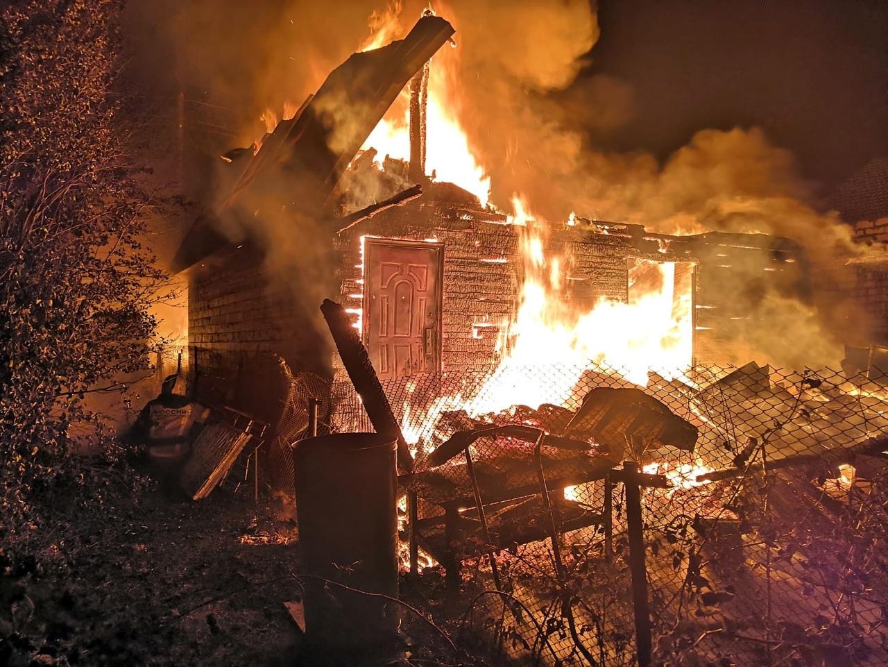 Фото Крупный пожар в садоводстве произошёл ночью в Новосибирской области 2